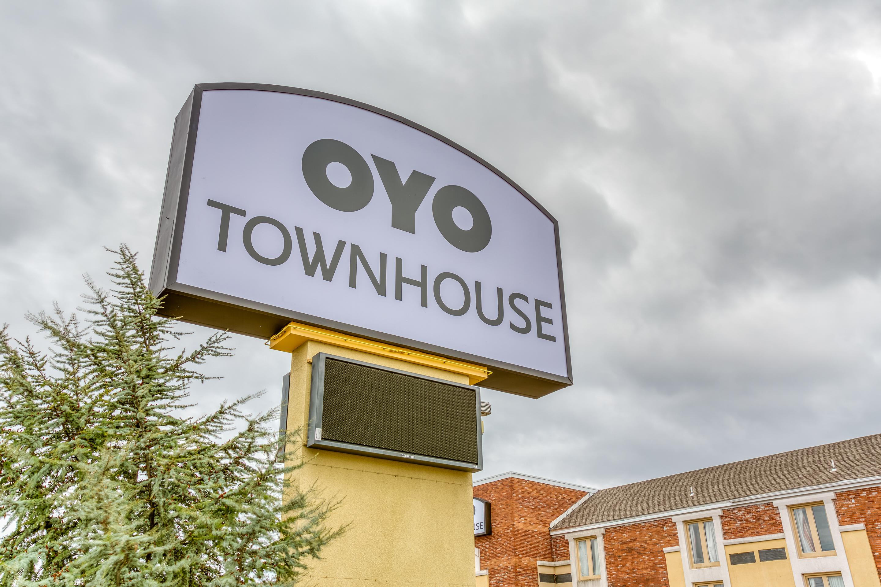 Oyo Townhouse Tulsa Woodland Hills Hotell Exteriör bild