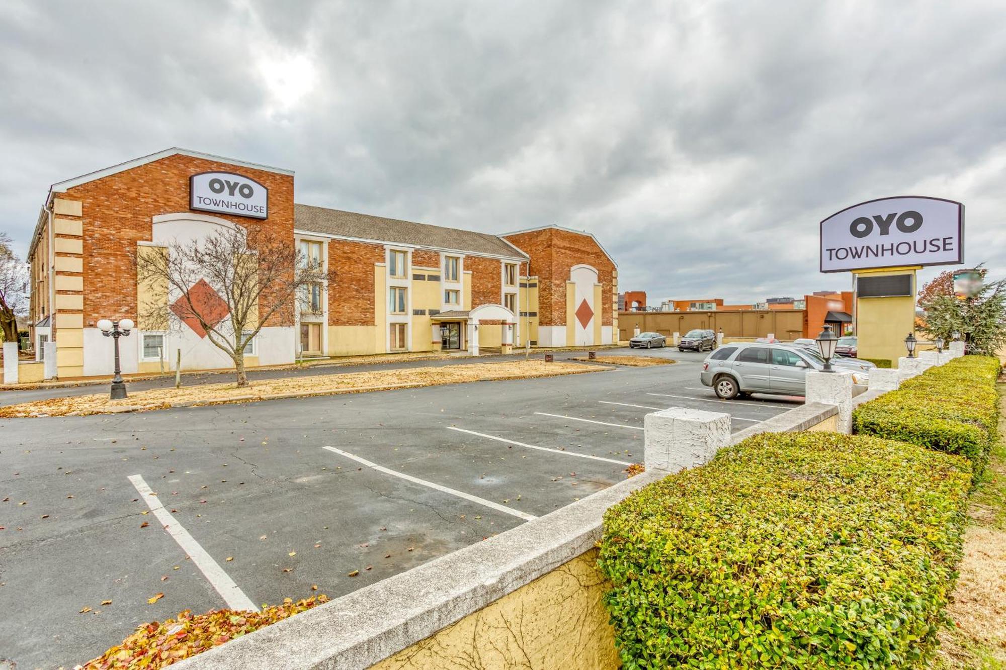 Oyo Townhouse Tulsa Woodland Hills Hotell Exteriör bild