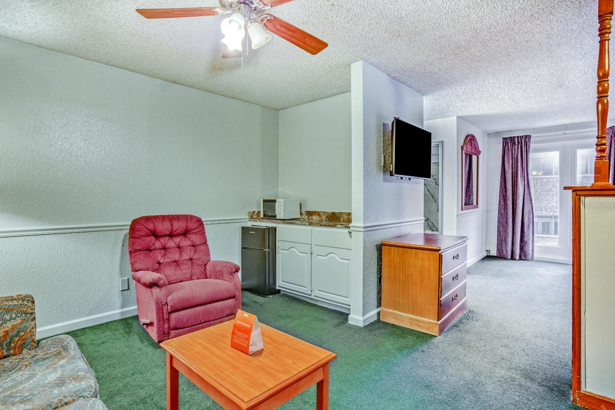 Oyo Townhouse Tulsa Woodland Hills Hotell Exteriör bild