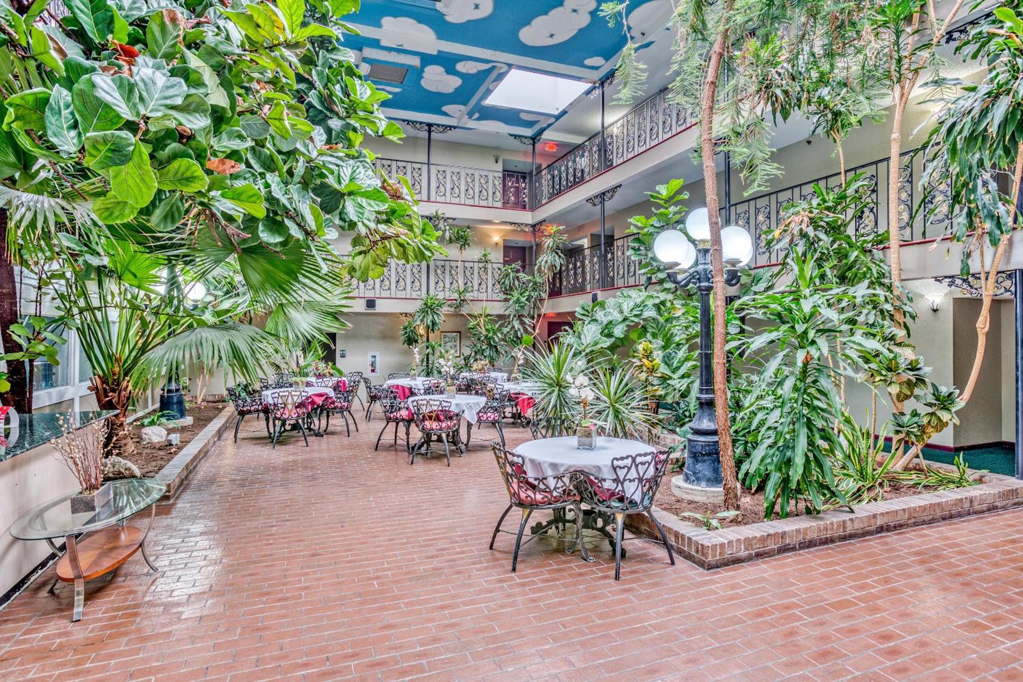 Oyo Townhouse Tulsa Woodland Hills Hotell Exteriör bild