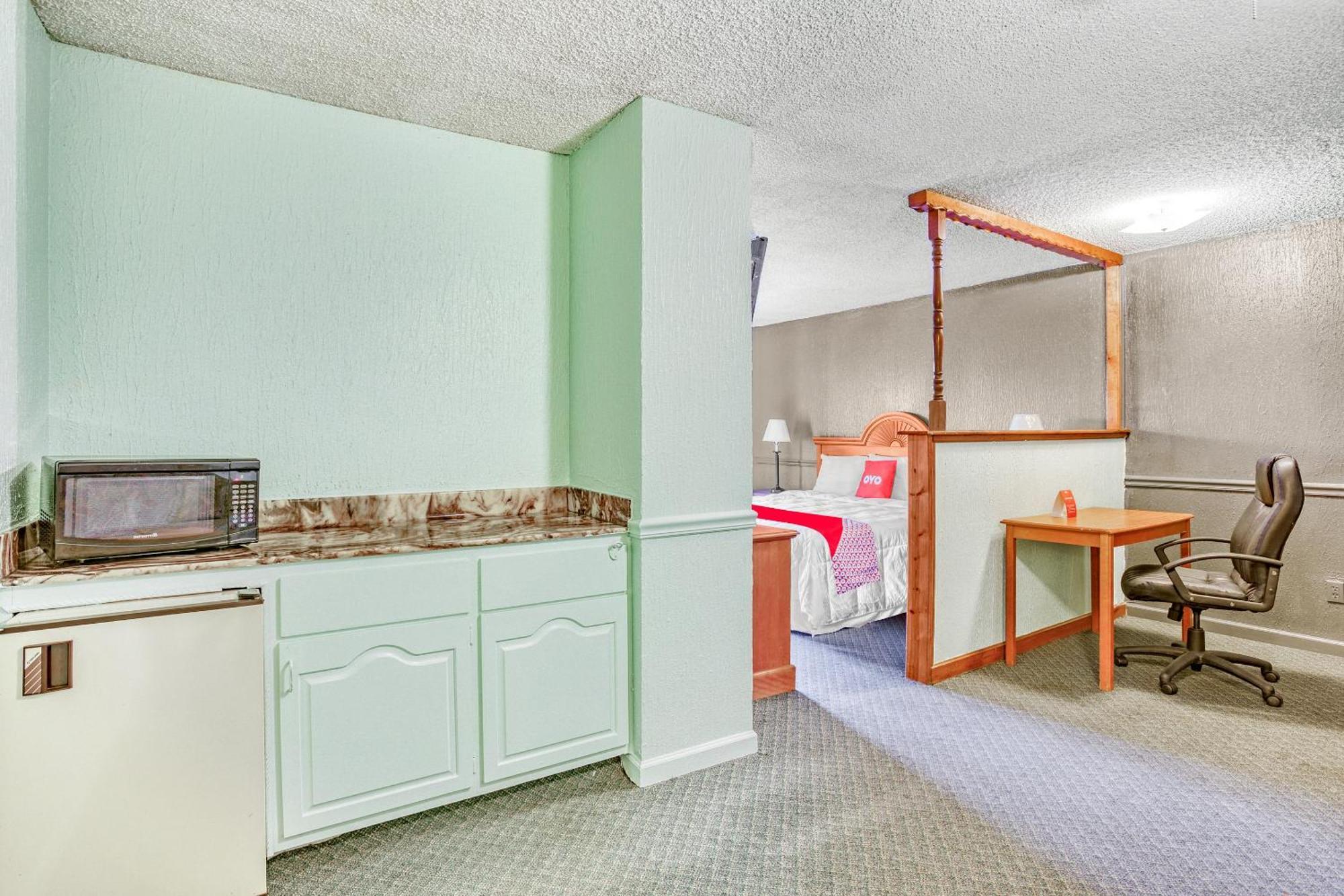 Oyo Townhouse Tulsa Woodland Hills Hotell Exteriör bild