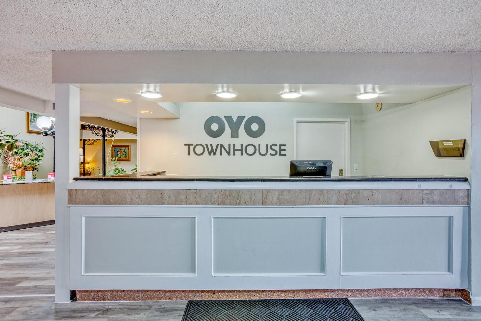 Oyo Townhouse Tulsa Woodland Hills Hotell Exteriör bild