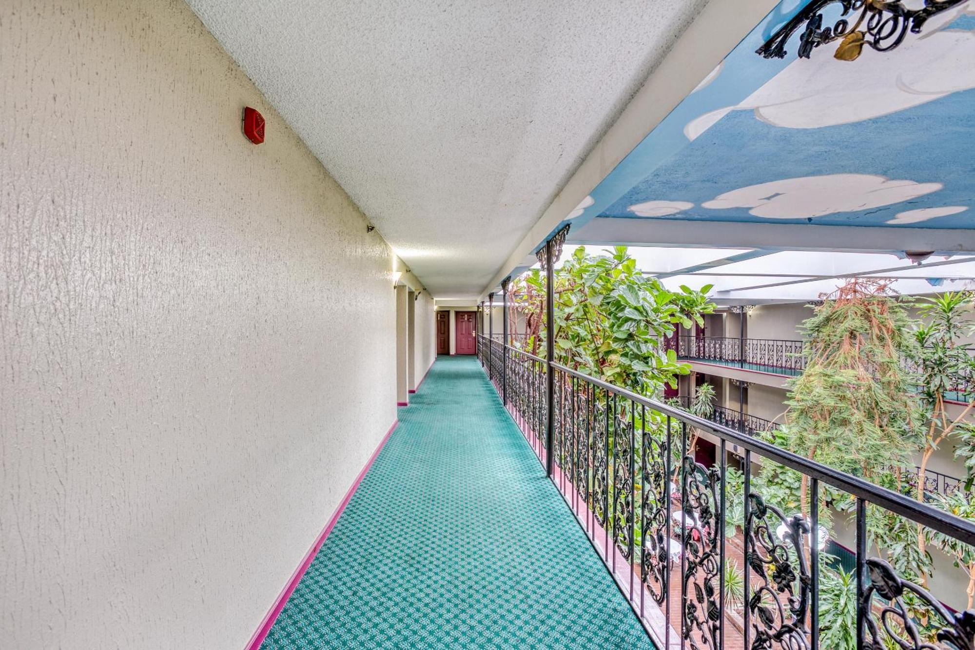Oyo Townhouse Tulsa Woodland Hills Hotell Exteriör bild